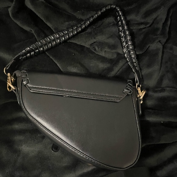 Amazon Black Crossbody Bag with Braided Detail - Picture 2 of 3